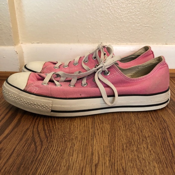 Pink Low Top Chuck Taylor Converse - Picture 2 of 4
